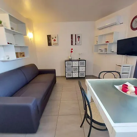 Climatise Pour 4 A 200m De La Plage, Au Coeur De Marseillan-plage - Fr-1-326-769 *